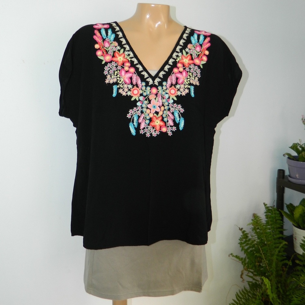 Luna Moon Embroidered Floral Blouse Women Large Black V-Neck Cap Sleeve Top